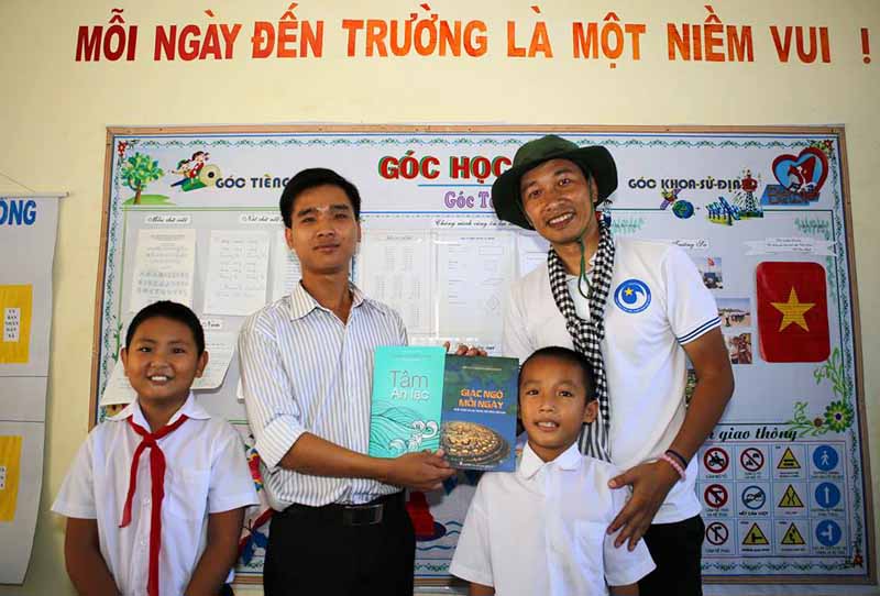 Hết lòng vì biển, đảo quê hương